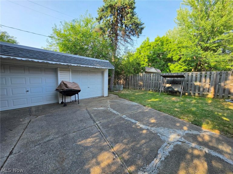 11107 Plymouth Avenue, Garfield Heights, OH - Photo 5