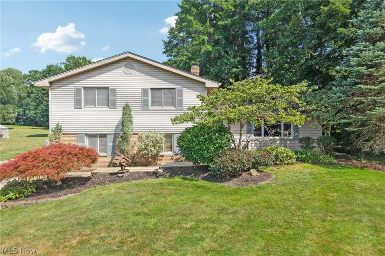 8127 Rolling Brook Road, Sagamore Hills, OH - Photo 2