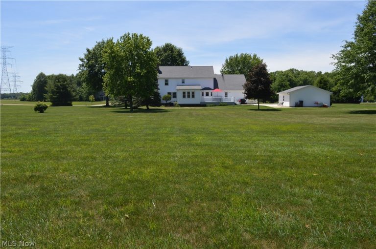 7600 Meadowood Drive, Canfield, OH - Photo 5