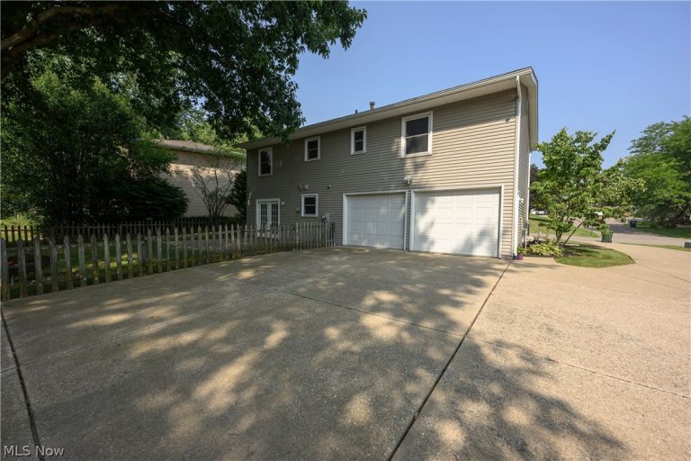 3345 Crownpoint Street, Massillon, OH - Photo 3
