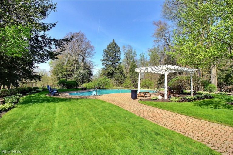 1160 Fox Hill Drive, Gates Mills, OH - Photo 3