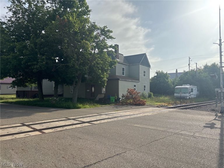 405 Uhrich Street, Uhrichsville, OH, 44683