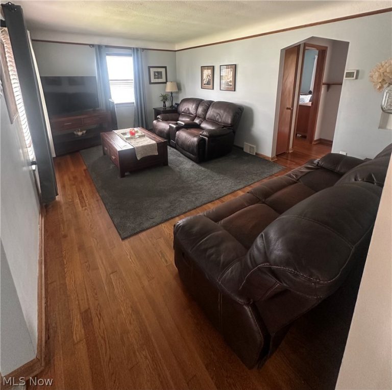 5502 Renwood Drive, Parma, OH - Photo 4
