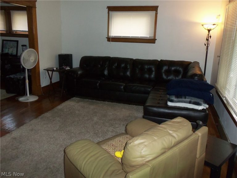 885 NelaView Road, Cleveland Heights, OH - Photo 8