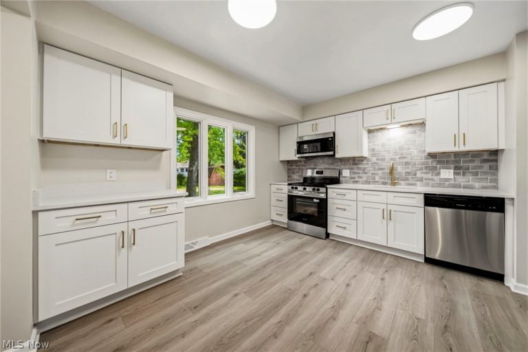 32705 Nimrod Street, Solon, OH - Photo 2