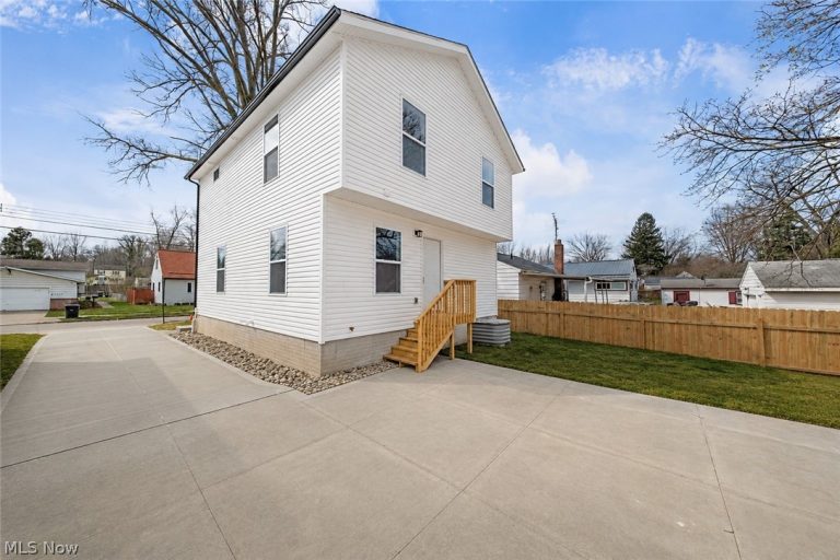 1331 Leonora Avenue, Akron, OH - Photo 2
