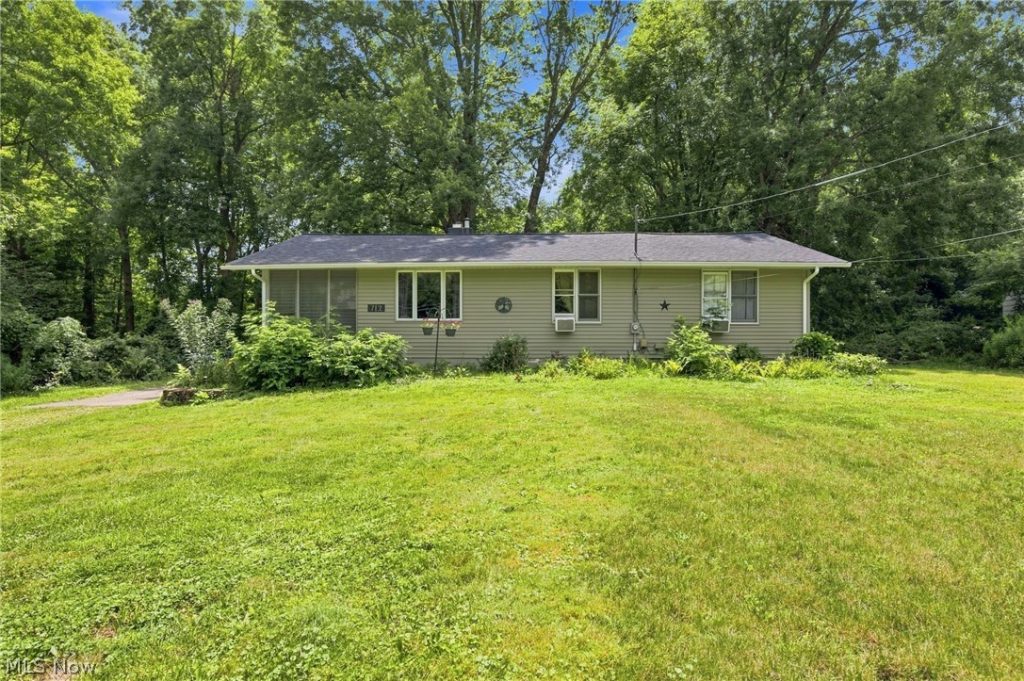 712 Renninger Road, New Franklin, OH