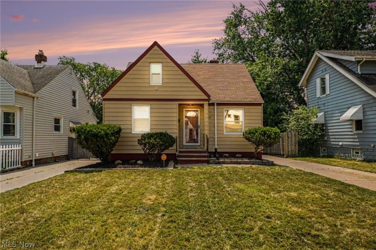 19910 Mountville Drive, Maple Heights, OH - Photo 2
