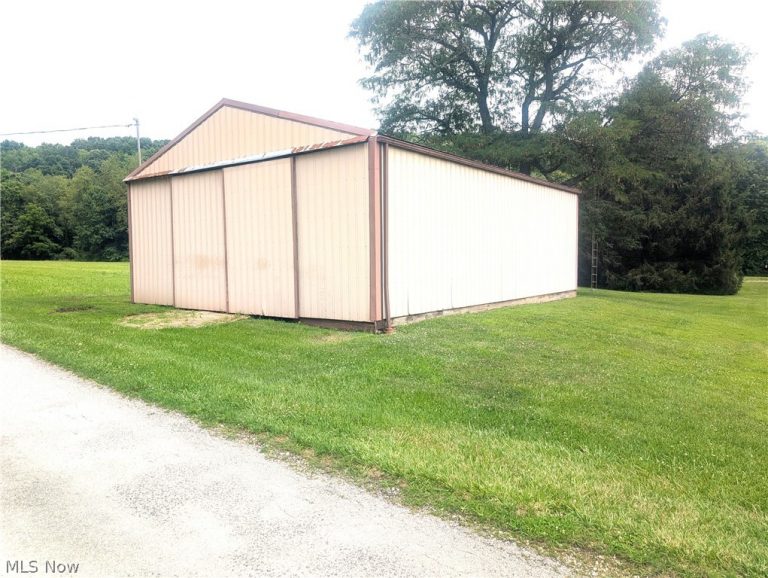 5779 Greer Road, Uhrichsville, OH - Photo 4