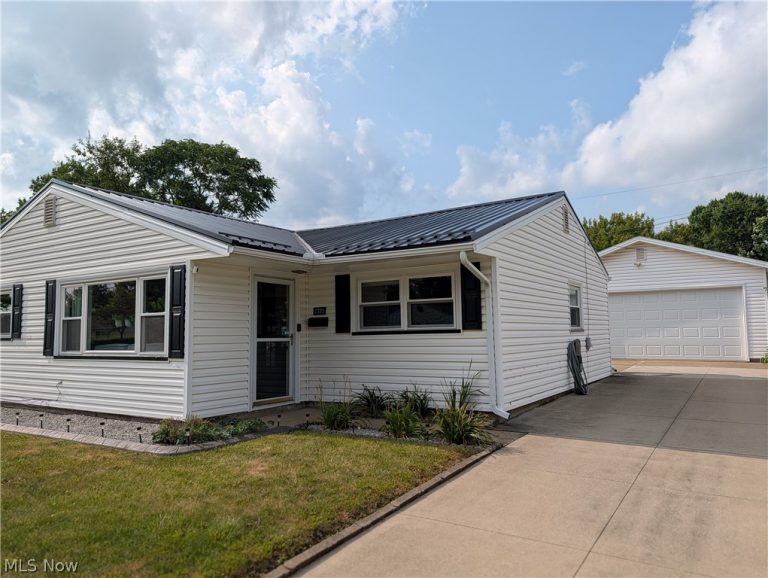 2325 Cathy Drive, Canton, OH - Photo 4