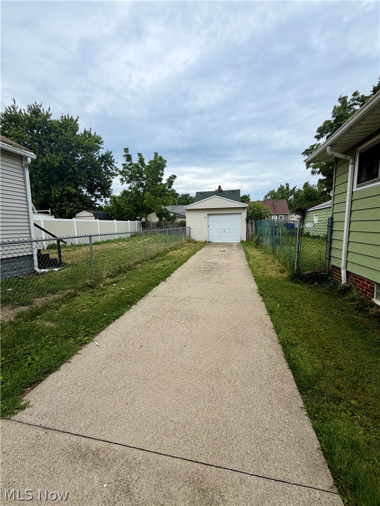 13210 Carrington Avenue, Cleveland, OH - Photo 4