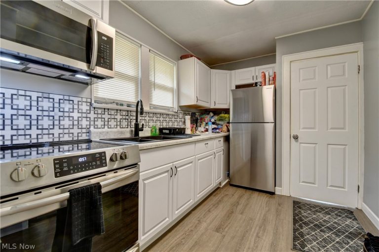 1870 Shaw Avenue, Akron, OH - Photo 6