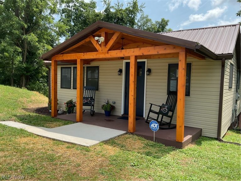 1405 Ridgeway Avenue, Parkersburg, WV - Photo 2