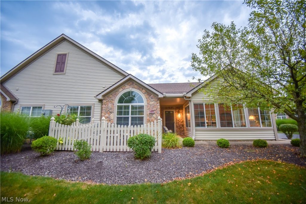 5250 Redford Drive, Brunswick, OH