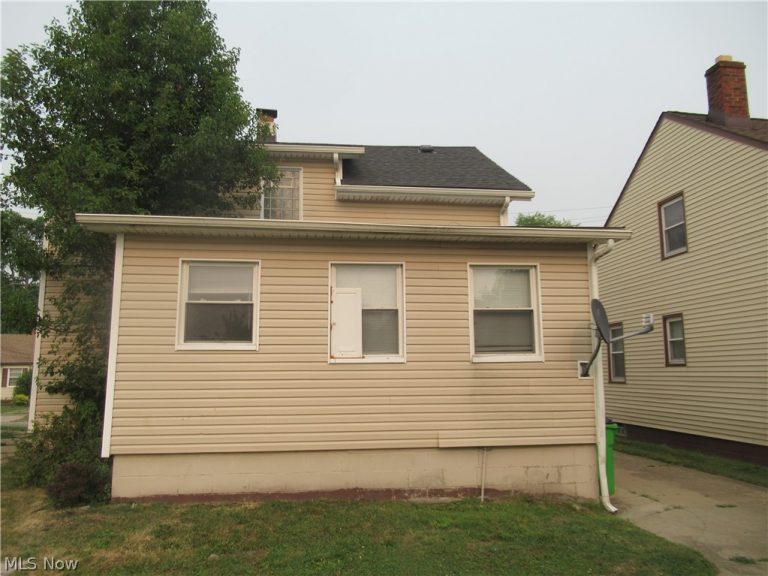 59 Sector Drive, Bedford, OH - Photo 4