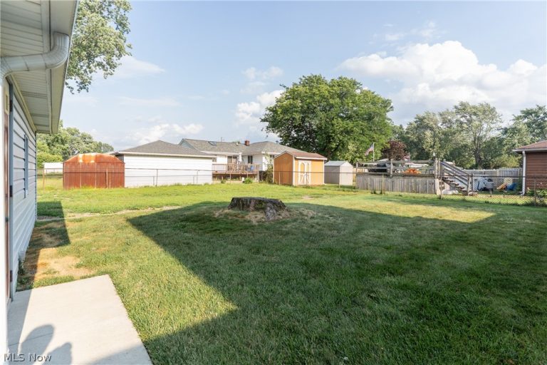 6391 Smith Road, Brook Park, OH - Photo 4