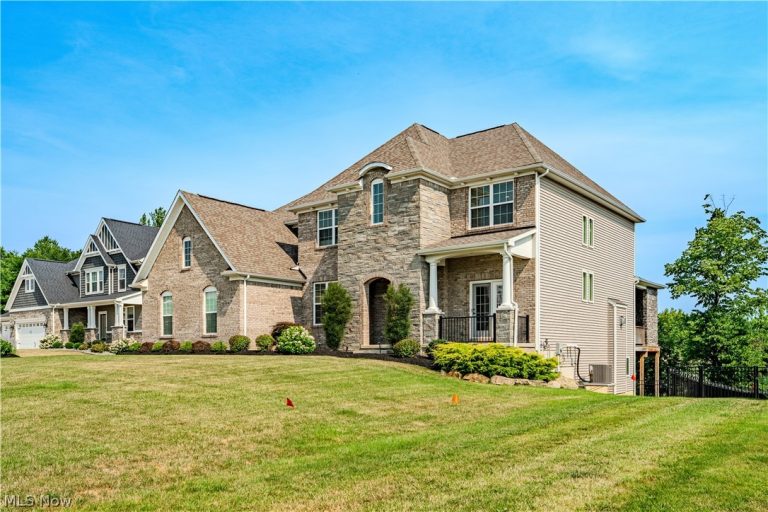 12560 Treeline Trail, North Royalton, OH - Photo 4