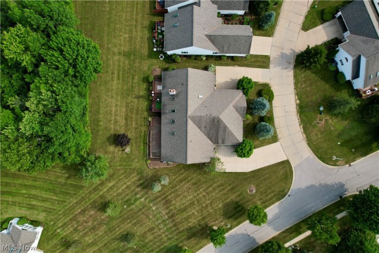 551 Daleview Drive, Aurora, OH - Photo 4