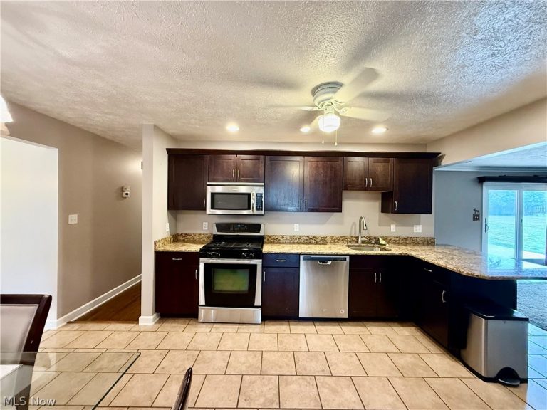 5687 Lancaster Drive, Brooklyn Heights, OH - Photo 8