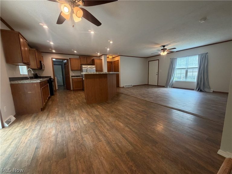 40 Tuckmere Drive, Painesville, OH - Photo 6