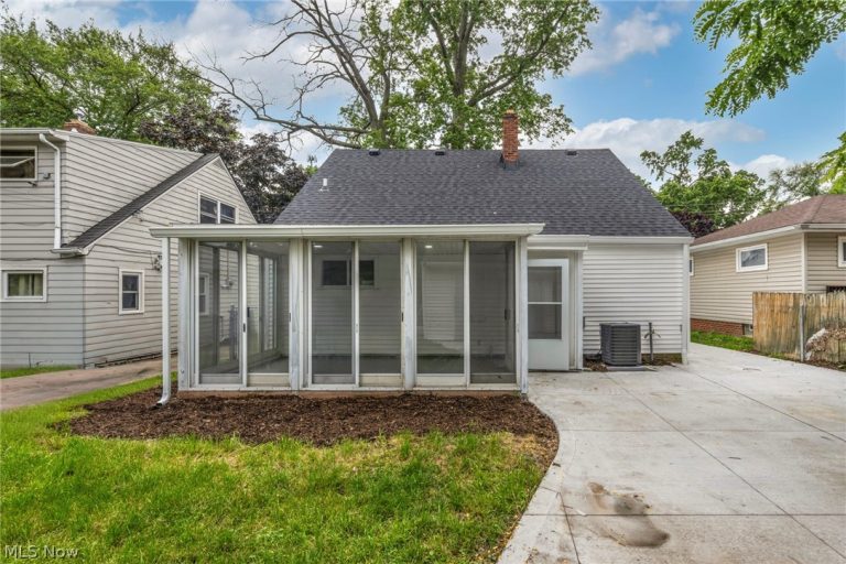 23928 Knickerbocker Road, Bay Village, OH - Photo 6
