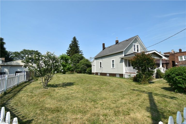 4126 Poe Avenue, Cleveland, OH - Photo 2