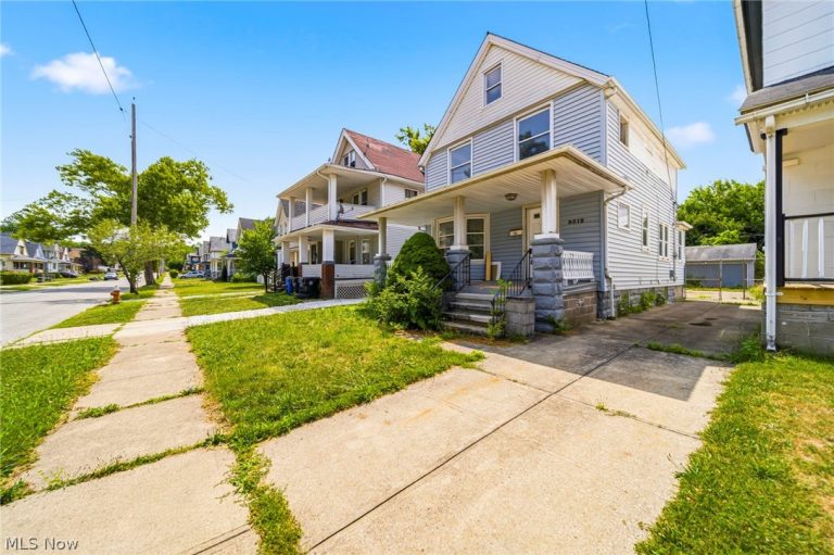 9512 Easton Avenue, Cleveland, OH - Photo 2