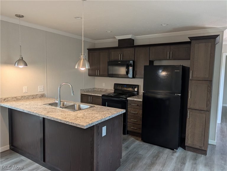 230 Edgecliff Circle #47, Elyria, OH - Photo 4