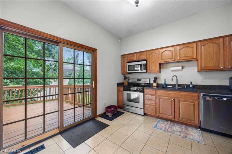 823 Willow Hollow Court, Amherst, OH - Photo 8