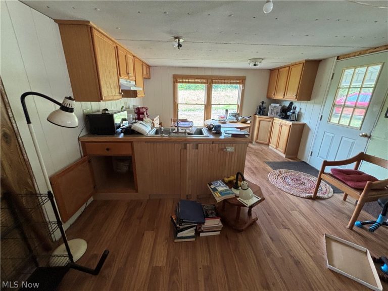 8064 Pinoak Drive, Carrollton, OH - Photo 6