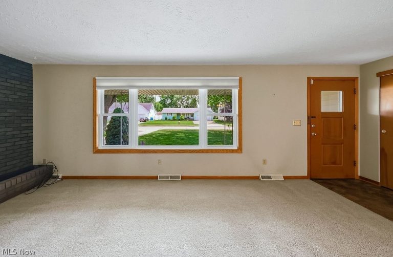 1812 Skyline Drive, Lorain, OH - Photo 6