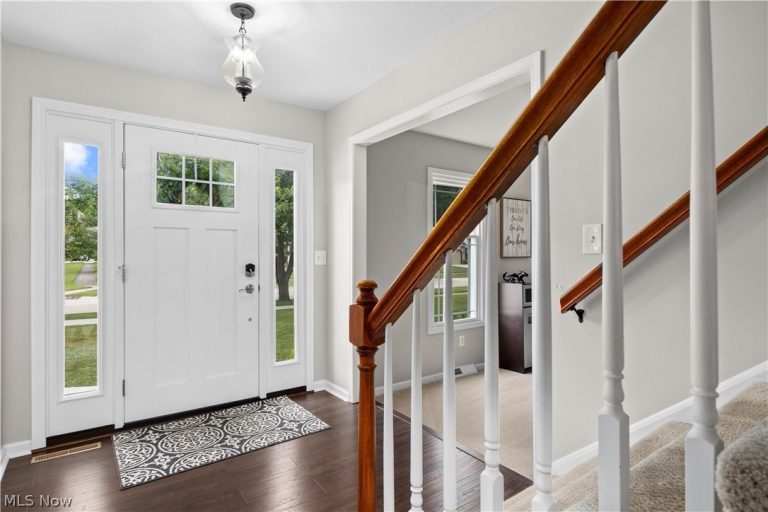 7125 Timber Lane, Olmsted Twp, OH - Photo 2