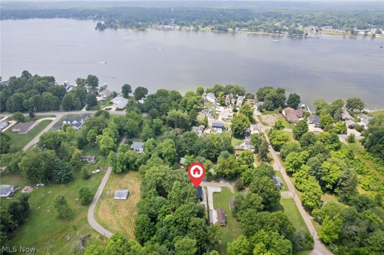 1499 Beachview Drive, Lake Milton, OH - Photo 2