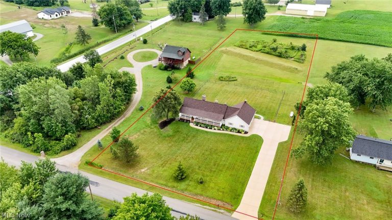 36055 Dellwood Road, Grafton, OH - Photo 8