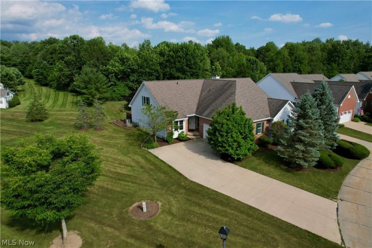 551 Daleview Drive, Aurora, OH - Photo 3