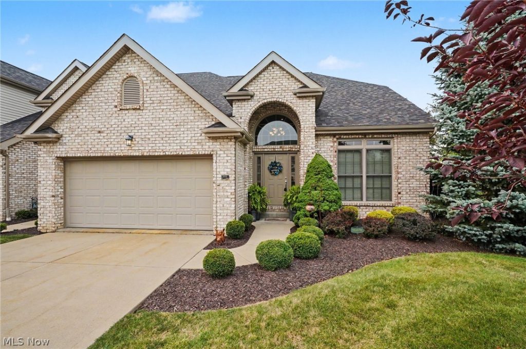 603 Prestwick Court, Columbiana, OH