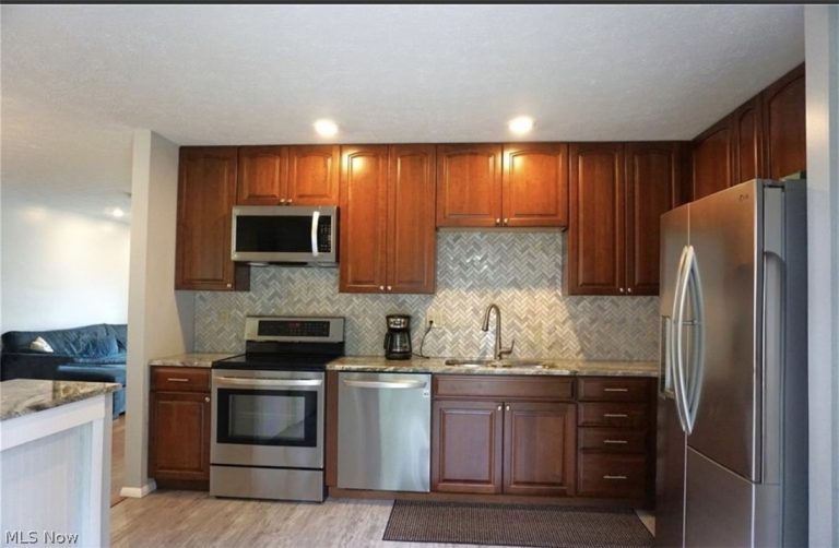 22309 Rock Creek Circle, Strongsville, OH - Photo 8