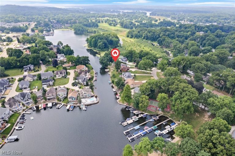 114 Lake Front Drive, Green, OH - Photo 8