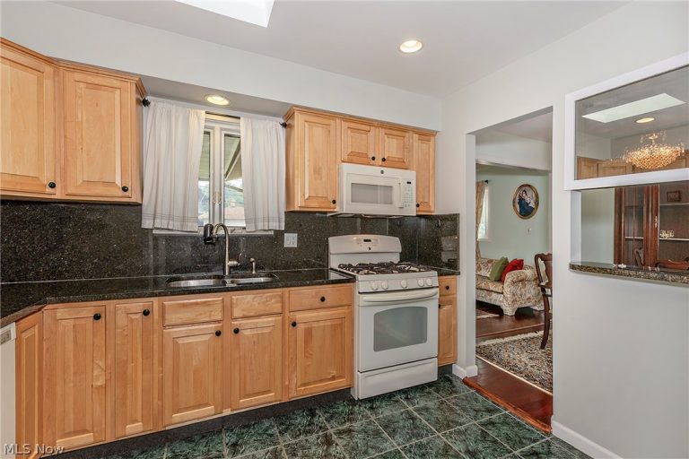 1300 Giesse Drive, Mayfield Heights, OH - Photo 3