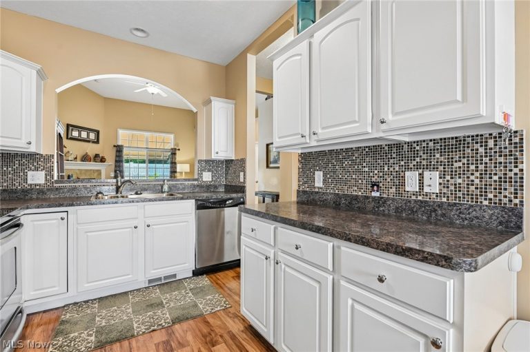 1399 Cross Creek Drive, Willoughby, OH - Photo 6