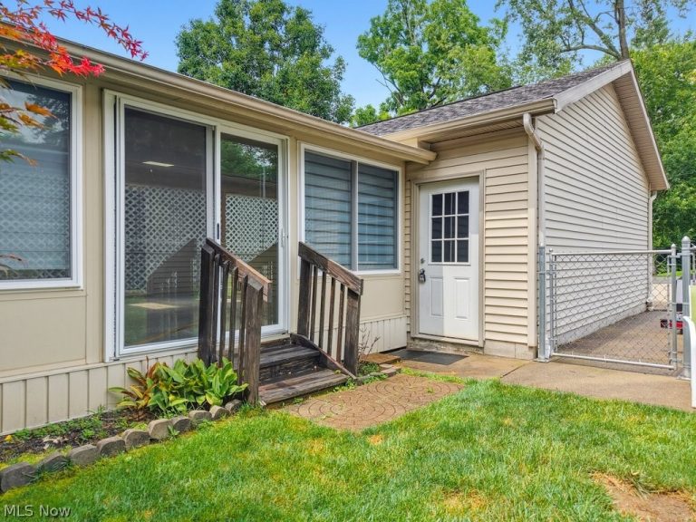 3295 Waterside Drive, Akron, OH - Photo 6