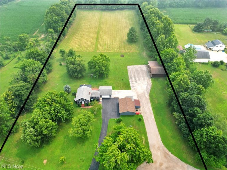 4190 Gardner Barclay Road, Farmdale, OH - Photo 2