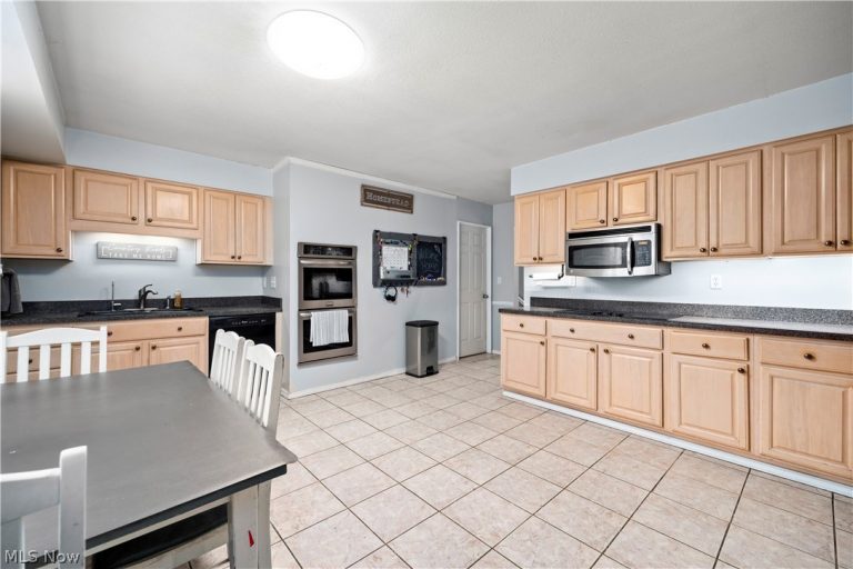 2124 Hinckley Hills Road, Hinckley, OH - Photo 5
