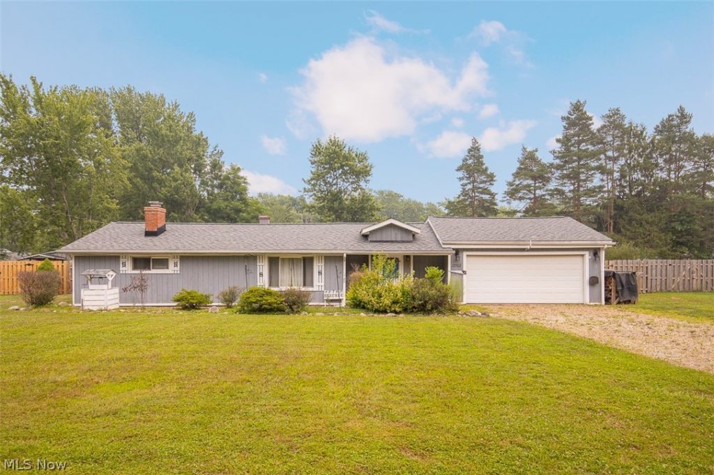 12762 Saint James Drive, Mantua, OH