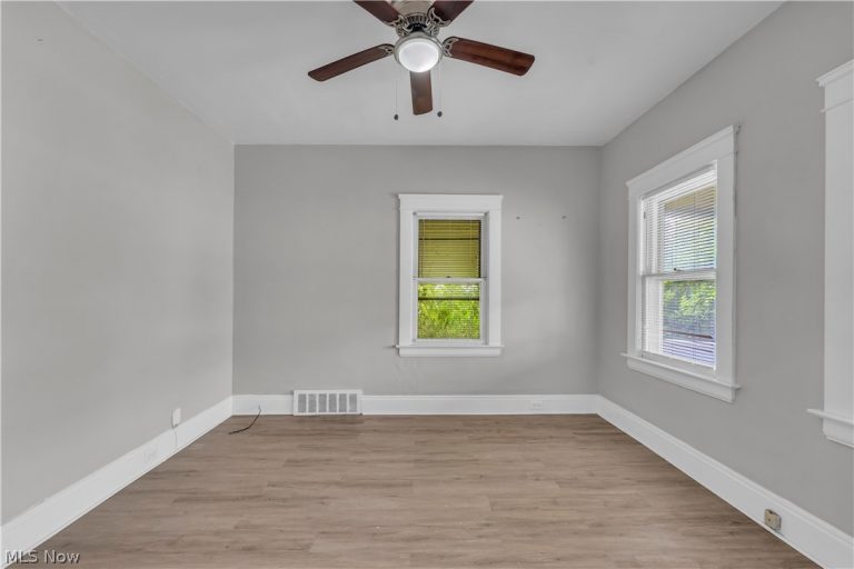 19600 Arrowhead Avenue #1/DN, Cleveland, OH - Photo 4