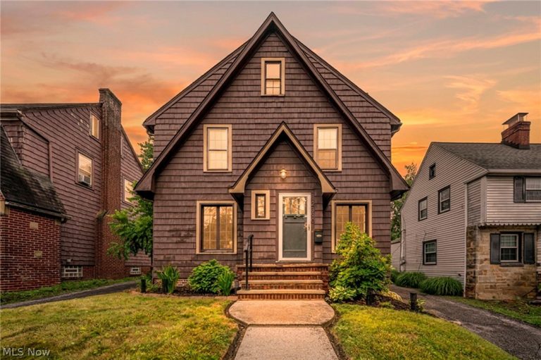 2390 Rinard Road, Cleveland Heights, OH, 44118