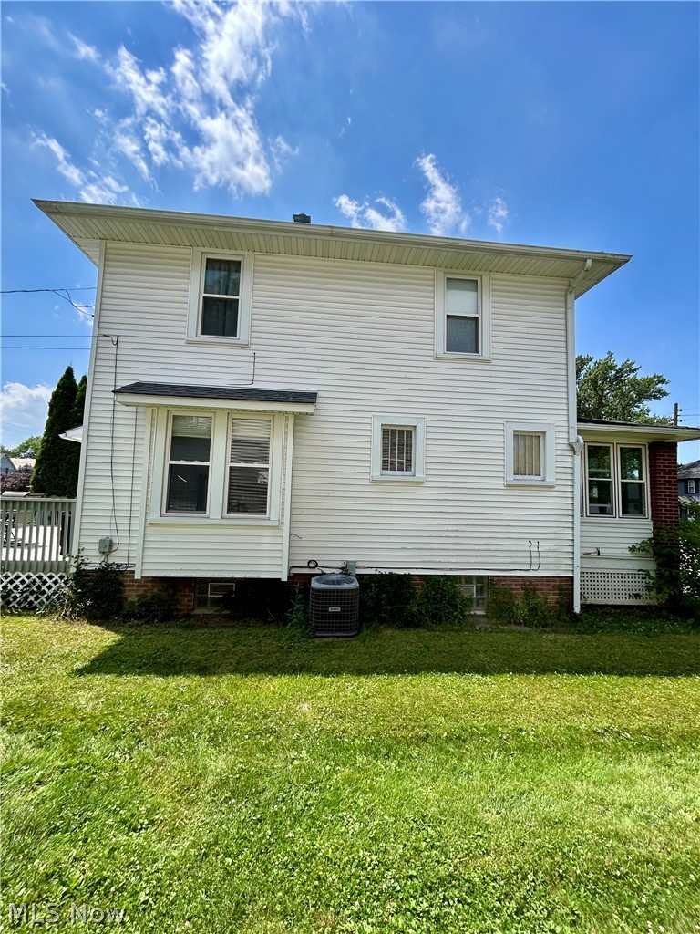 365 Indiana Avenue, Sebring, OH - Photo 5
