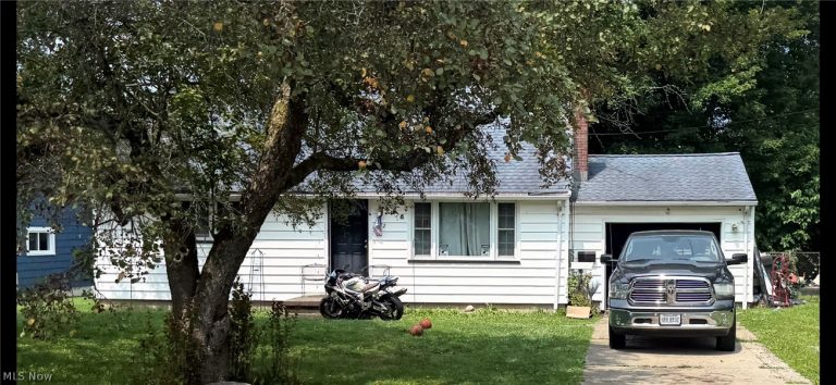3972 Hopkins Road, Youngstown, OH - Photo 2