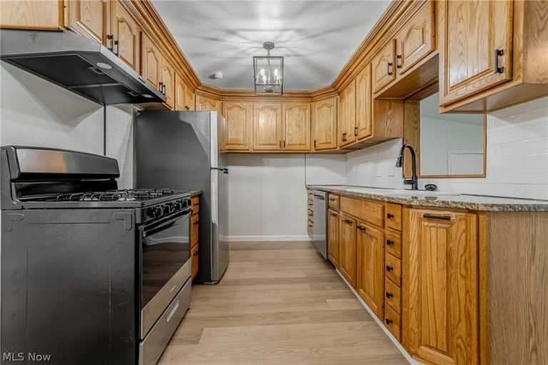 3737 Walter Road, North Olmsted, OH - Photo 4