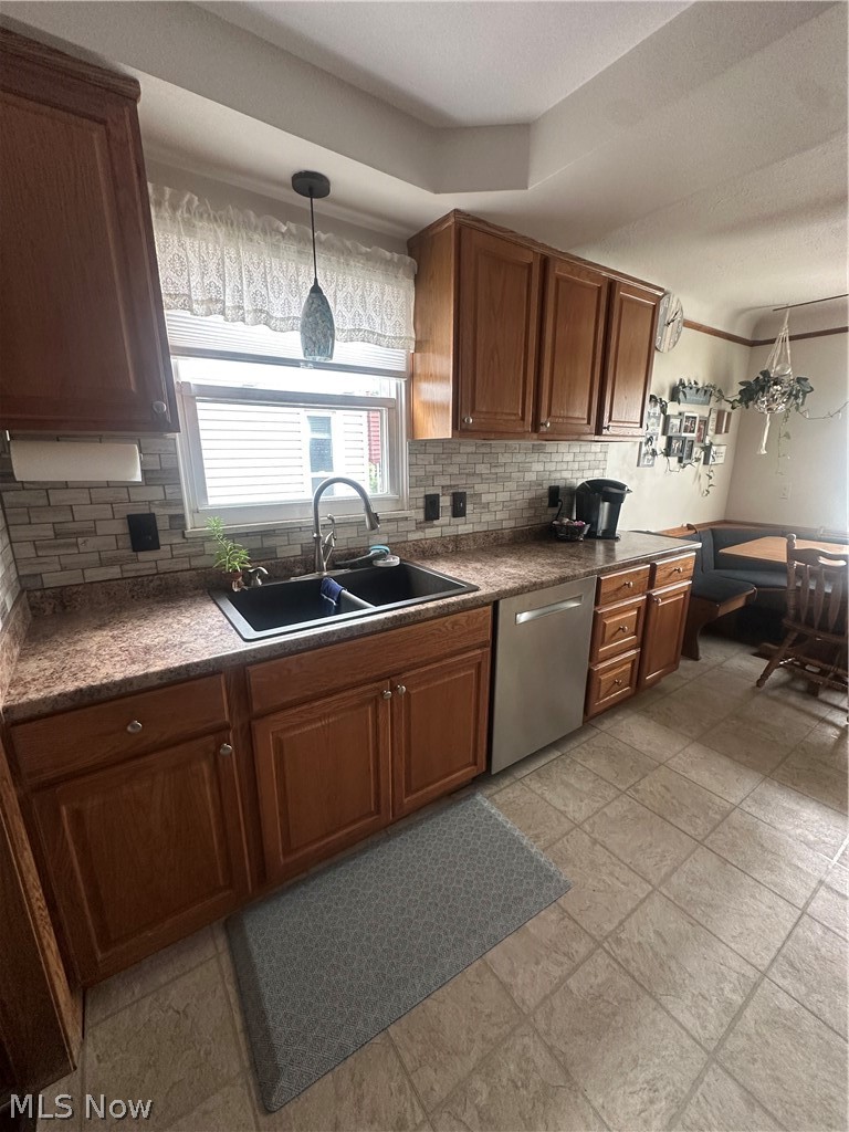 5502 Renwood Drive, Parma, OH - Photo 6